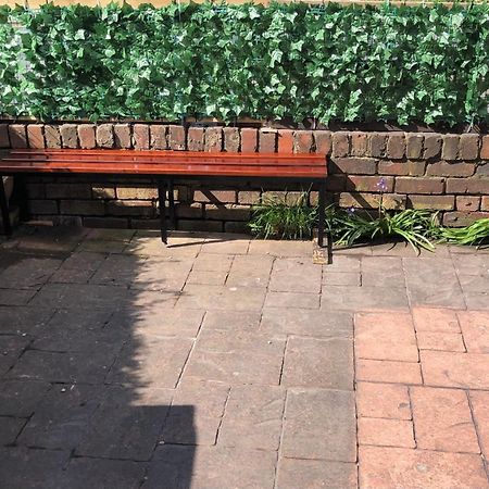 An Extra Large Room With Patio & Own Front Entrance Rotherham Rawmarsh Экстерьер фото