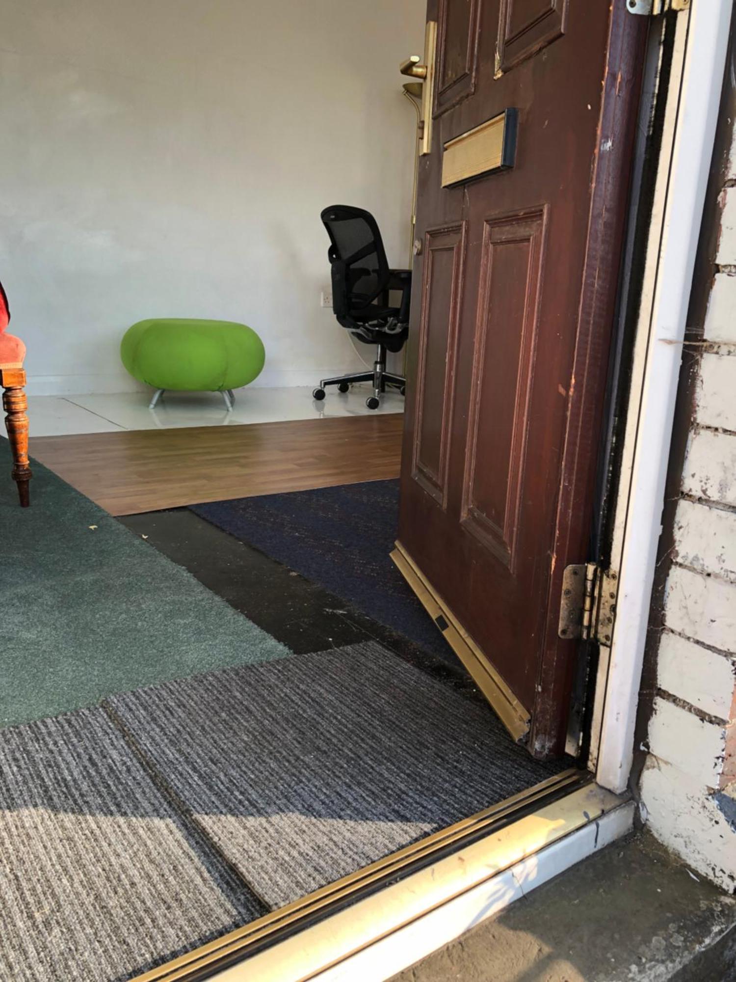 An Extra Large Room With Patio & Own Front Entrance Rotherham Rawmarsh Экстерьер фото